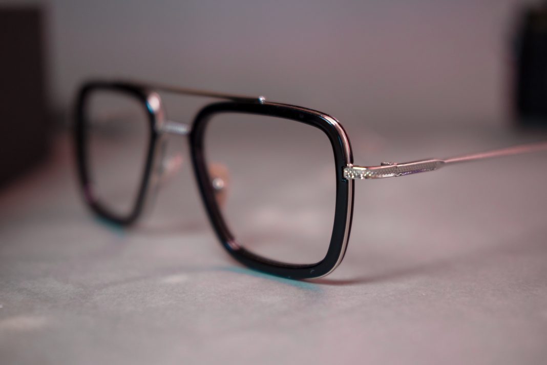 Here's How You Can Find Your Perfect Eyeglass Frame Online!